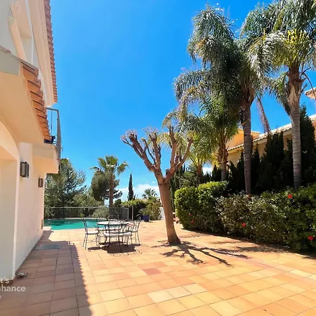 Vila The Luxe Hills *